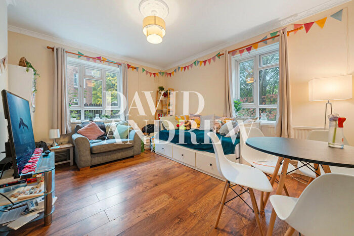 3 Bedroom Flat To Rent In Sparsholt Road, N19