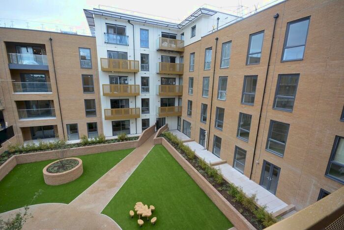 1 Bedroom Flat To Rent In Dunn Side, Chelmsford, CM1