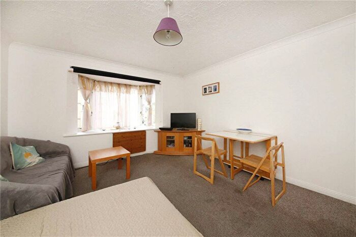 2 Bedroom Flat To Rent In Sheppard Drive, Bermondsey, London, SE16