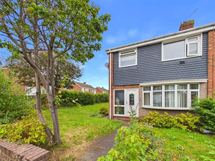 3 Bedroom Semi-Detached House For Sale In Rokeby View, Gateshead, NE9