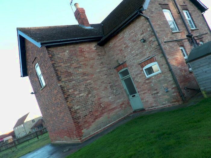 2 Bedroom Semi-Detached House To Rent In Grange Cottages, Grayingham, DN21