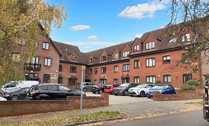 1 Bedroom Flat For Sale In Flat, Sawyers Court Chelmsford Road, Brentwood, Essex, CM15