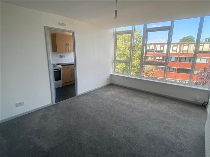 1 Bedroom Flat To Rent In Albrighton House, Browns Green, Birmingham, B20