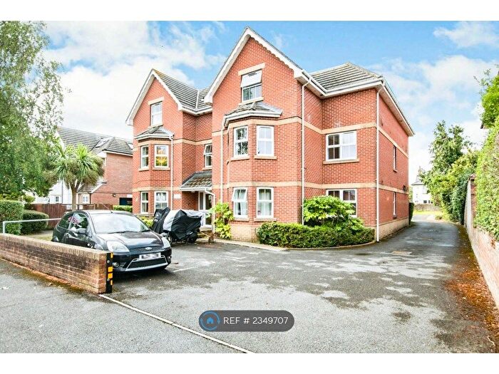 2 Bedroom Flat To Rent In Victory Court, Bournemouth, BH8