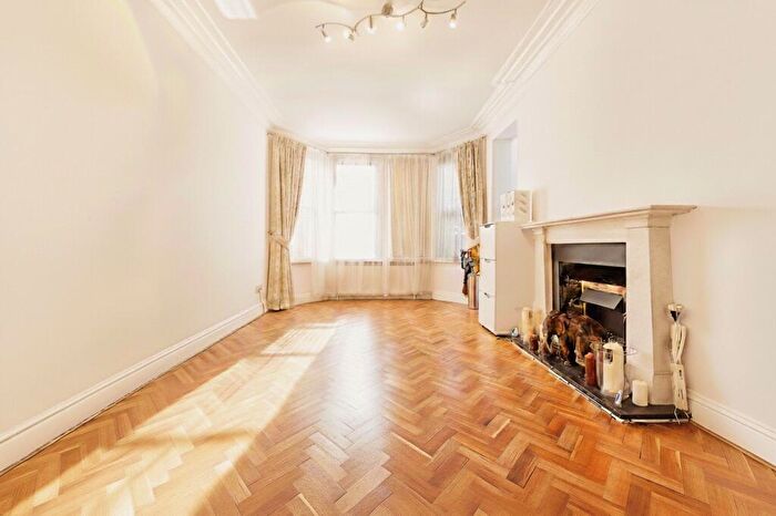 2 Bedroom Flat For Sale In Canfield Gardens, South Hampstead, NW6