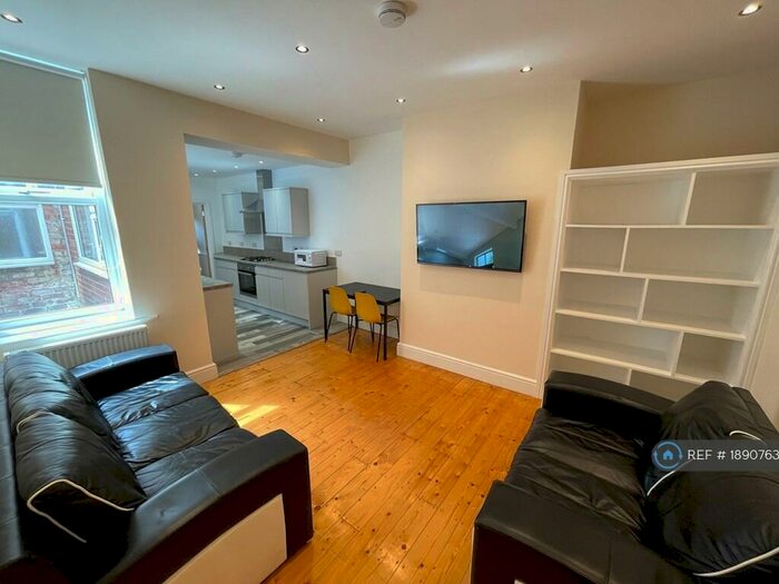 2 Bedroom Flat To Rent In Jesmond, Newcastle Upon Tyne, NE2