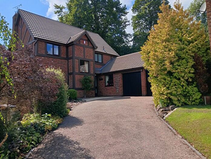 4 Bedroom Detached House For Sale In Woodleighton Grove, Uttoxeter, ST14