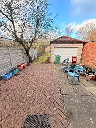 3 Bedroom Semi-detached House For Sale In Northolt, UB5