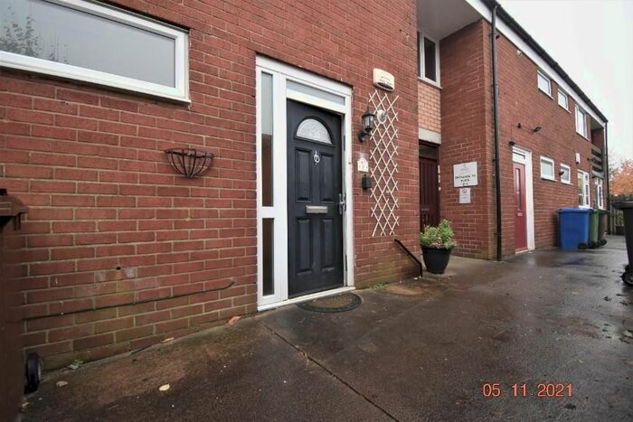 3 Bedroom Flat To Rent In Hilton Place, Aspull, Wigan, WN2