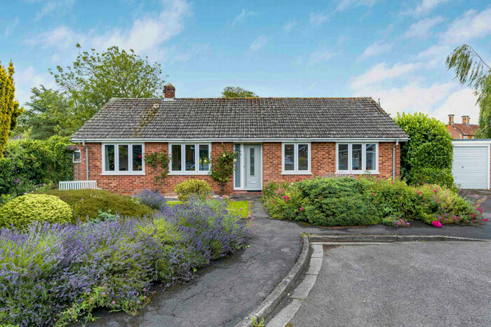 3 Bedroom Bungalow For Sale In Brookside, Oakley, HP18