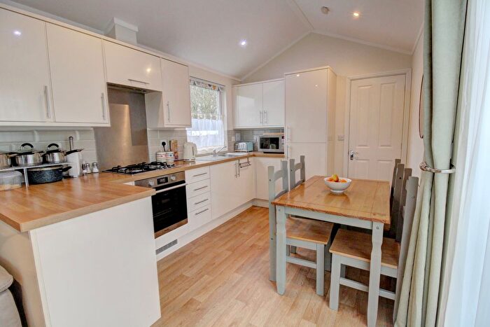 2 Bedroom Mobile/park Home For Sale In Rickwood Park, Horsham Road, Beare Green, Dorking, RH5