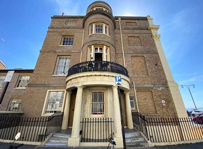 Studio To Rent In Brunswick Terrace, Hove, BN3