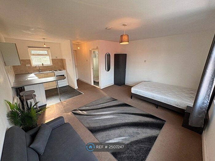 Studio To Rent In Brook Road, Manchester, M14