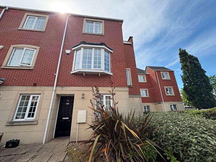 4 Bedroom Town House To Rent In Columbus Avenue, Brierley Hill, DY5