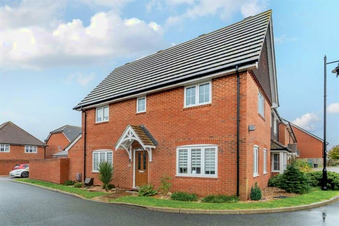 3 Bedroom Semi-Detached House To Rent In Crossfields, Bognor Regis, PO21