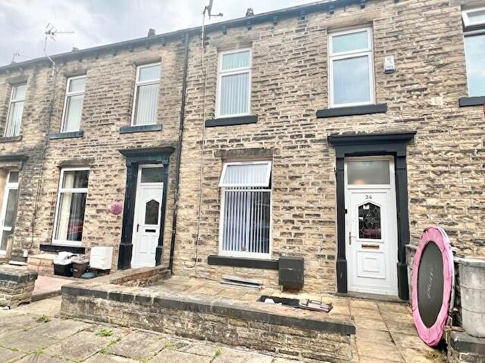 3 Bedroom House To Rent In Abbey Walk, Halifax, HX3