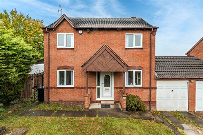 3 Bedroom Detached House For Sale In Ibbetson Oval, Churwell, Morley, Leeds, LS27