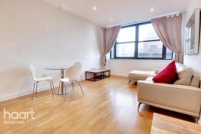 1 Bedroom Apartment For Sale In Scimitar House, RM1