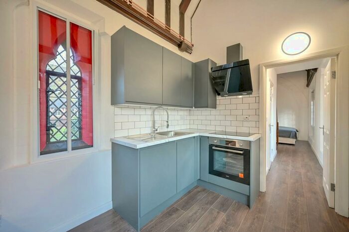 1 Bedroom Flat To Rent In Hatch Lane, Windsor, SL4