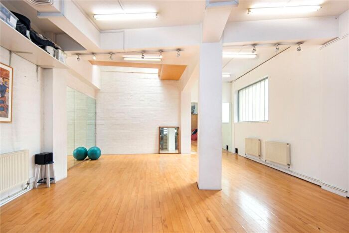 2 Bedroom Flat For Sale In Orsman Road, London, N1