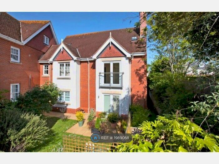2 Bedroom Flat To Rent In Aliston House, Exmouth, EX8