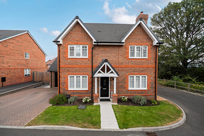 4 Bedroom Detached House For Sale In Verdun Street, Farnham, Surrey, GU9