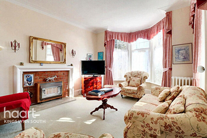 5 Bedroom Semi-Detached House For Sale In Boston Square, Hunstanton, PE36