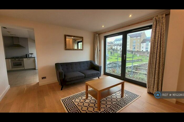 2 Bedroom Flat To Rent In Calton Road, Edinburgh, EH8