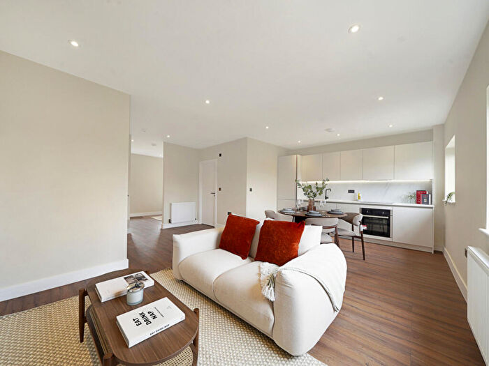 1 Bedroom Apartment For Sale In Cornmow Drive, London, NW10