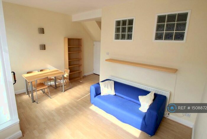 1 Bedroom Flat To Rent In Sparrow Hill, Loughborough, LE11