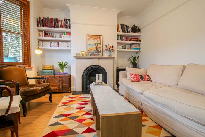 3 Bedroom Property To Rent In Green Avenue, London, W13