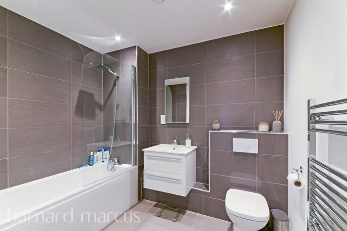 1 Bedroom Flat For Sale In Mill Green Road, Mitcham, CR4