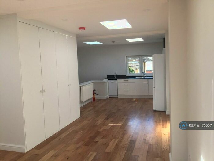 2 Bedroom Detached House To Rent In The Mews, London, E17