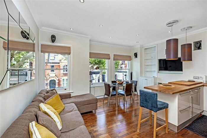 3 Bedroom Flat To Rent In Wandsworth Bridge Road, Fulham, London, SW6