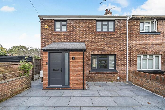 3 Bedroom End Of Terrace House To Rent In Buckingham Road, Richmond, TW10