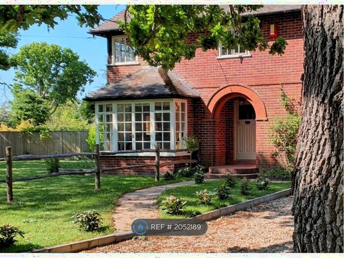 3 Bedroom Detached House To Rent In Drury Lane, Reading, RG7