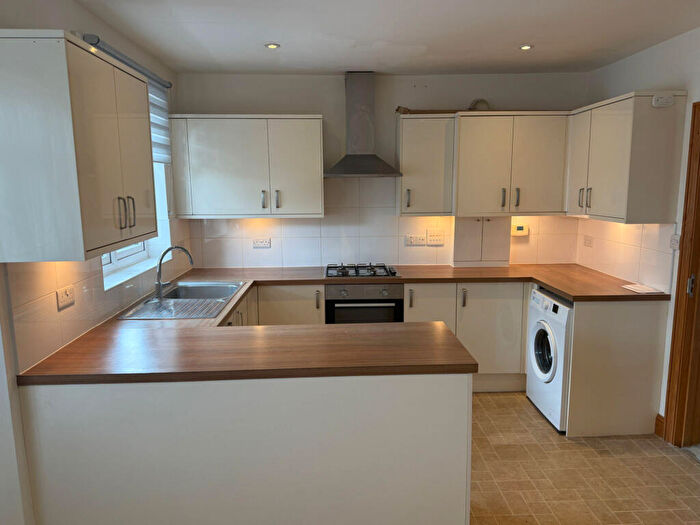 4 Bedroom Semi-Detached House To Rent In Ridgeview Road, London, N20