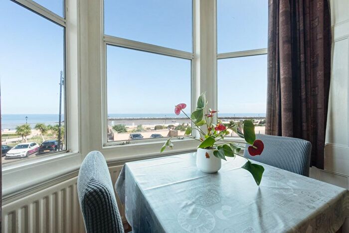 1 Bedroom Flat For Sale In Central Parade, Herne Bay, CT6