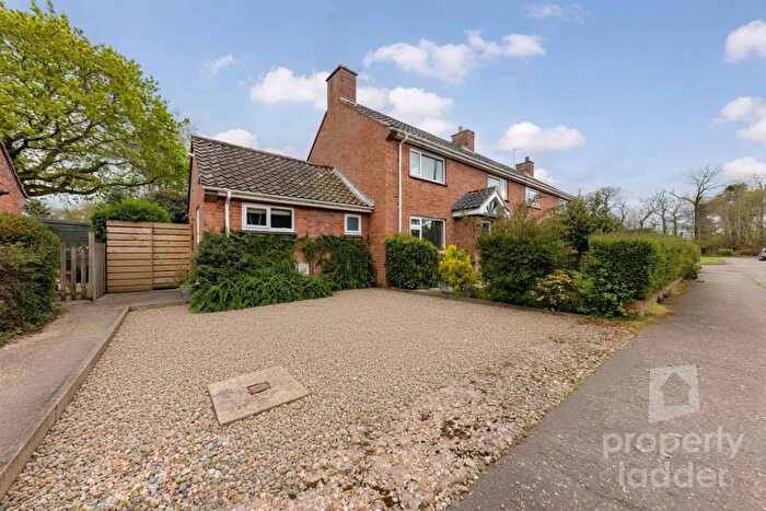 3 Bedroom Barn Conversion For Sale In Astley Road, Little Plumstead, Norwich, NR13