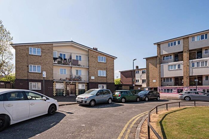 3 Bedroom Maisonette To Rent In Villiers Close, Leytonstone, London, E10