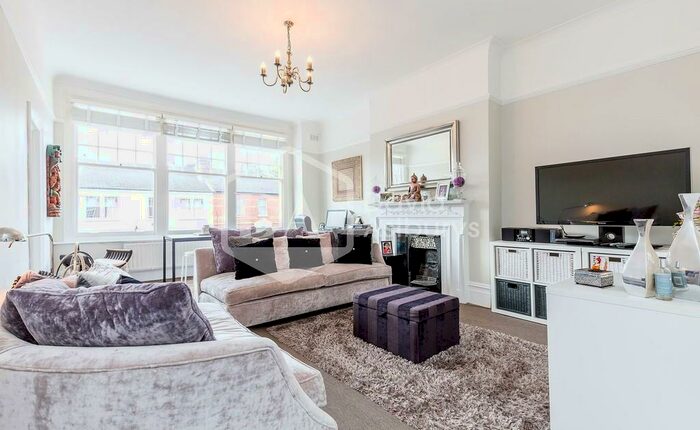 2 Bedroom Apartment To Rent In Fairfield Road, Crouch End, London, N8