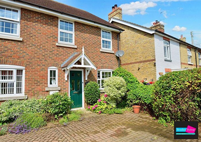 4 Bedroom End Of Terrace House For Sale In Meadow Cottages, Sellindge, Ashford, Kent, TN25