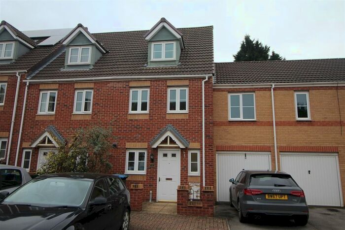 3 Bedroom Town House To Rent In Cobb Close, Hillfields, Coventry, CV2