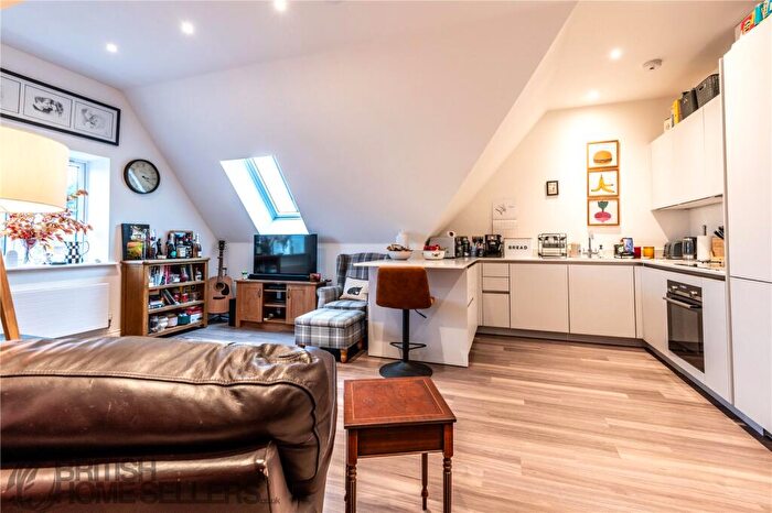 2 Bedroom Apartment For Sale In Yorke Road, Reigate, Surrey, RH2