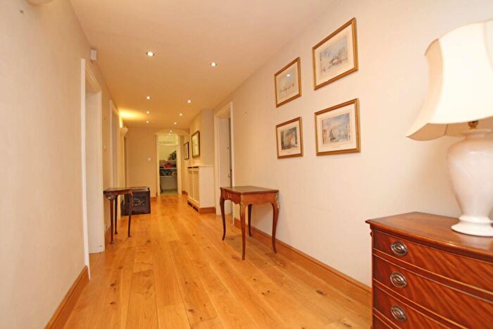 3 Bedroom Flat For Sale In Staveley Road, Eastbourne, BN20