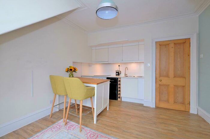 1 Bedroom Flat To Rent In Hartington Road, Top Floor, AB10