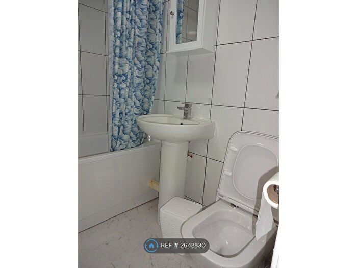 1 Bedroom Flat To Rent In Maxwellton Street, Paisley, PA1
