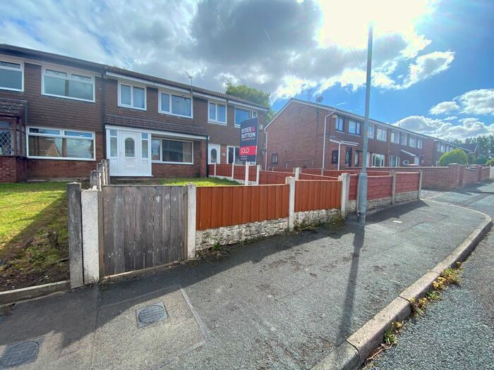 3 Bedroom Terraced House To Rent In Canterbury Crescent, Middleton, M24