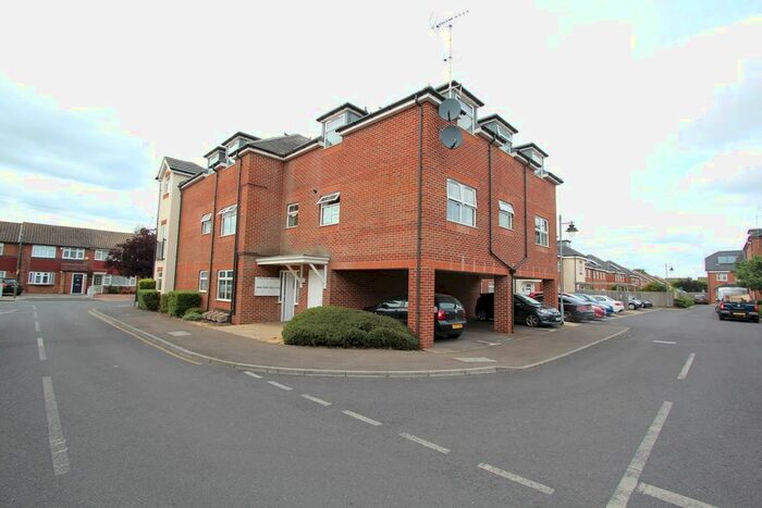 1 Bedroom Flat To Rent In Laurel Gardens, Ashford TW15