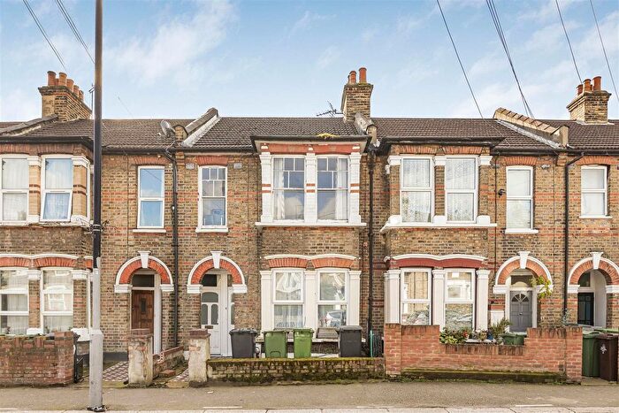 2 Bedroom Flat To Rent In Francis Road, Leyton, London, E10